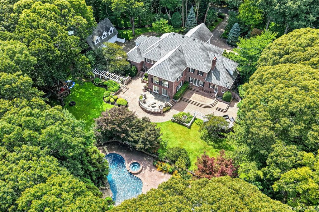 11 Danton Lane N, Locust Valley, NY 11560 — photo 2
