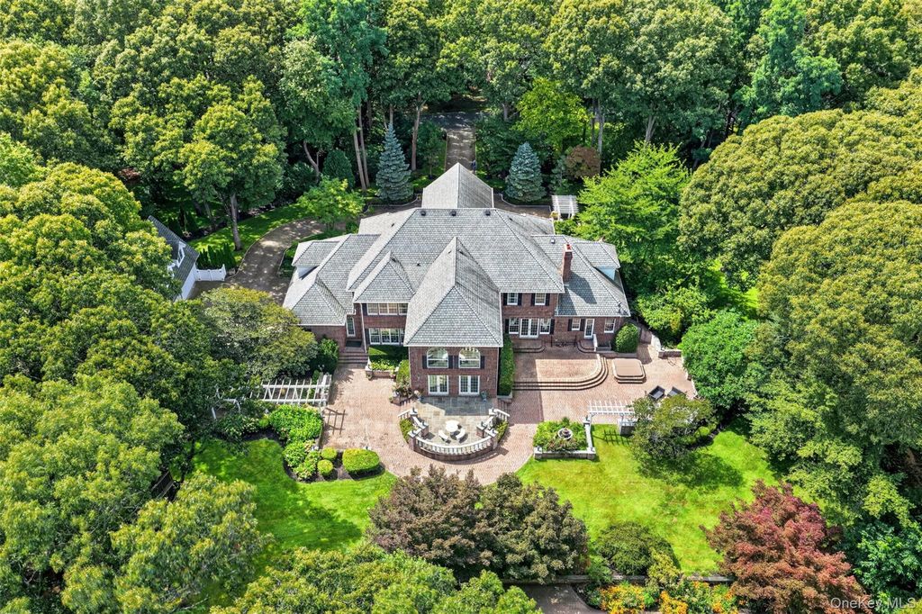 11 Danton Lane N, Locust Valley, NY 11560 — photo 3