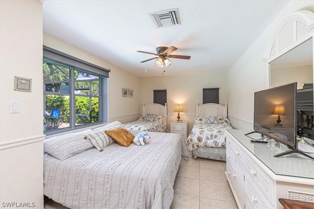 219 Cypress WAY W, Naples, FL 34110