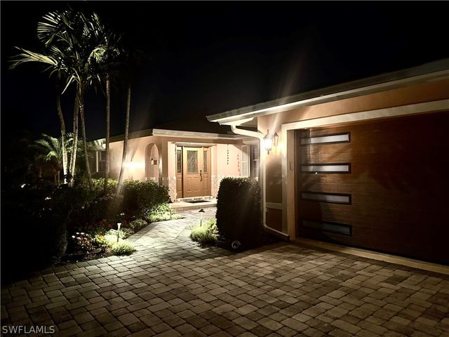 219 Cypress WAY W, Naples, FL 34110