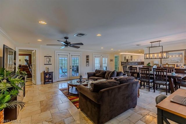 219 Cypress WAY W, Naples, FL 34110