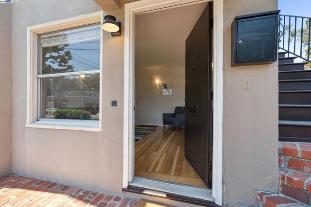 2200 Peach St, Pinole, CA 94564