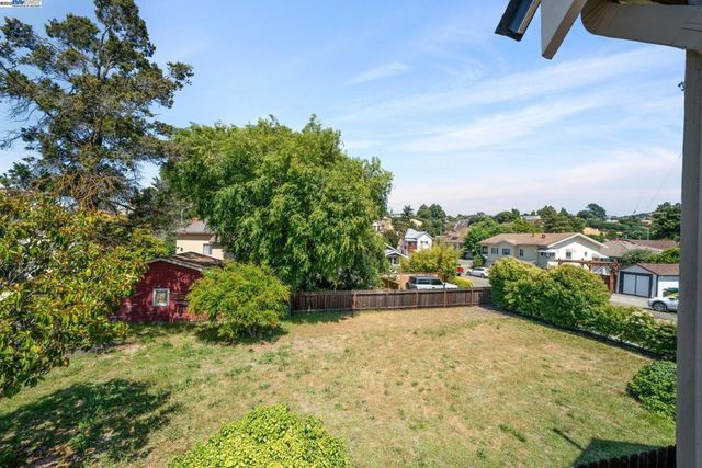 2200 Peach St, Pinole, CA 94564