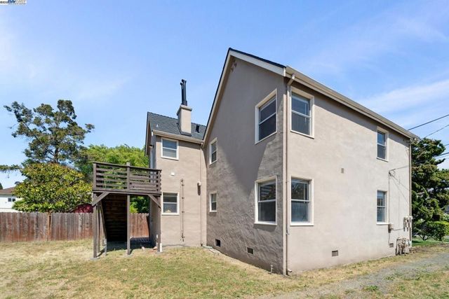 2200 Peach St, Pinole, CA 94564