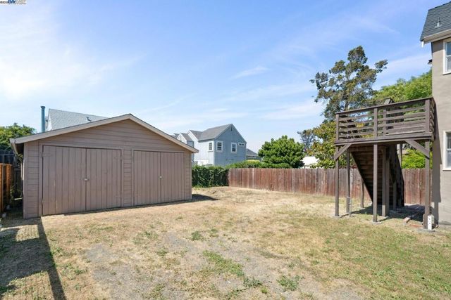2200 Peach St, Pinole, CA 94564