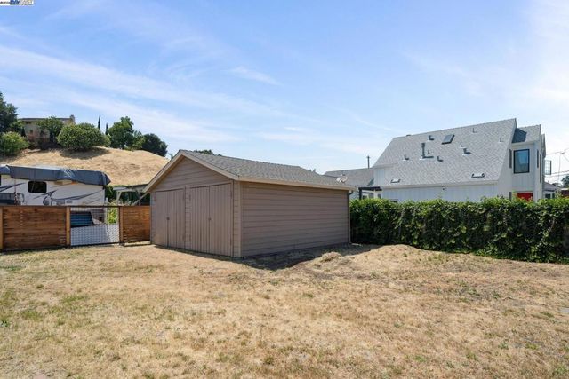 2200 Peach St, Pinole, CA 94564