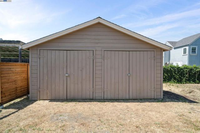 2200 Peach St, Pinole, CA 94564