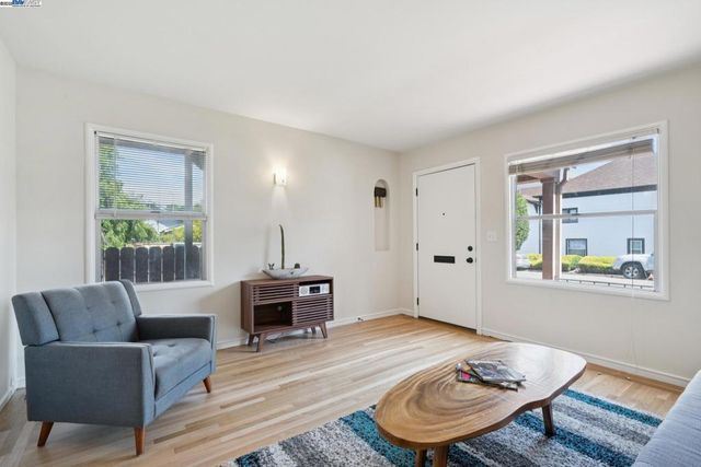 2200 Peach St, Pinole, CA 94564