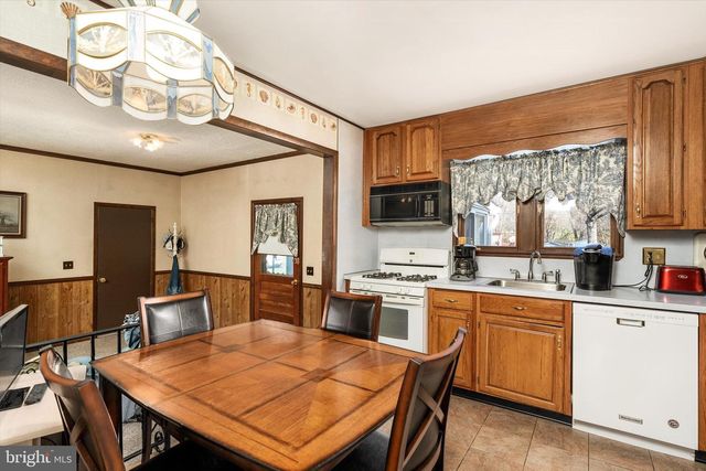 2 ROCKLEIGH DR, Ewing, NJ 08628