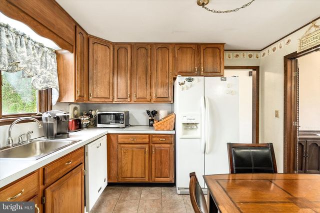 2 ROCKLEIGH DR, Ewing, NJ 08628