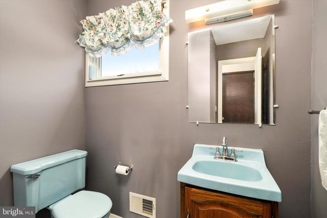 2 ROCKLEIGH DR, Ewing, NJ 08628