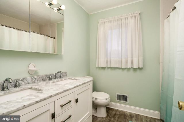 2 ROCKLEIGH DR, Ewing, NJ 08628