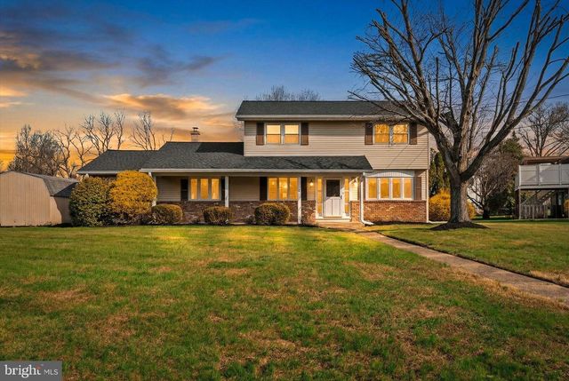 2 ROCKLEIGH DR, Ewing, NJ 08628