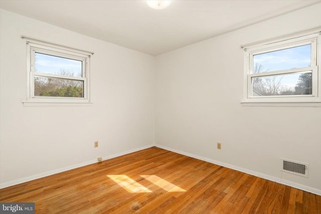 2 ROCKLEIGH DR, Ewing, NJ 08628