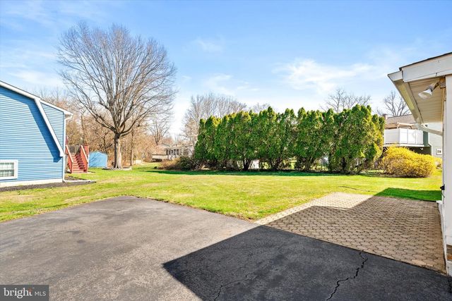 2 ROCKLEIGH DR, Ewing, NJ 08628