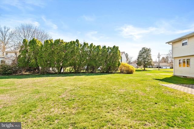 2 ROCKLEIGH DR, Ewing, NJ 08628