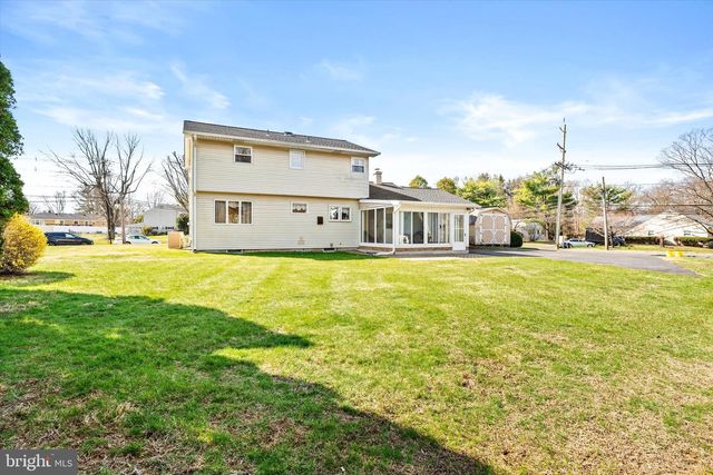 2 ROCKLEIGH DR, Ewing, NJ 08628