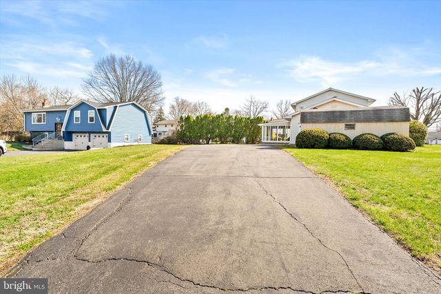 2 ROCKLEIGH DR, Ewing, NJ 08628