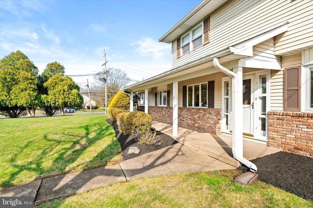2 ROCKLEIGH DR, Ewing, NJ 08628