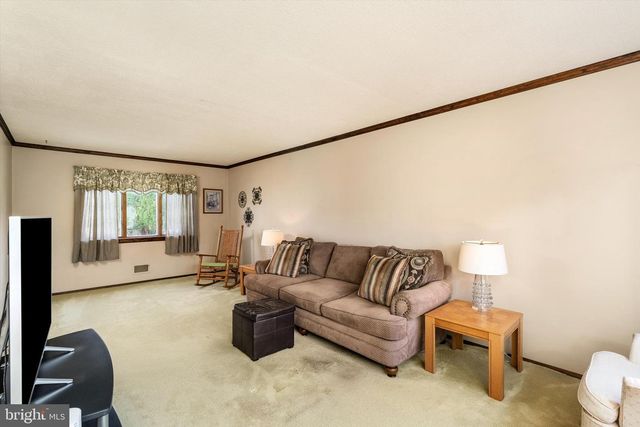 2 ROCKLEIGH DR, Ewing, NJ 08628