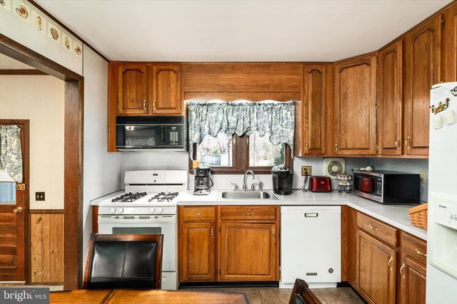 2 ROCKLEIGH DR, Ewing, NJ 08628