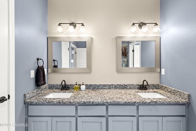 940 Flora Vista Drive, Las Cruces, NM 88007
