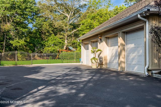 481 Eagle Point Drive, Toms River, NJ 08753