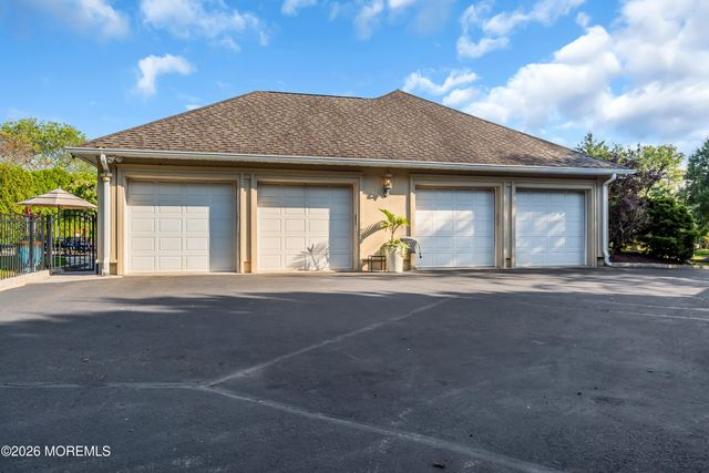 481 Eagle Point Drive, Toms River, NJ 08753