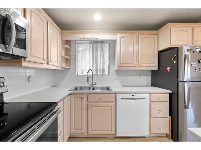 2267 OREGON Ct, Woodburn, OR 97071