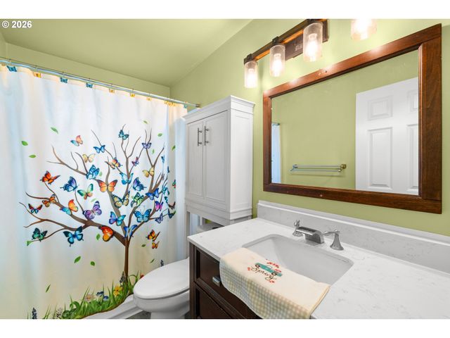 2267 OREGON Ct, Woodburn, OR 97071