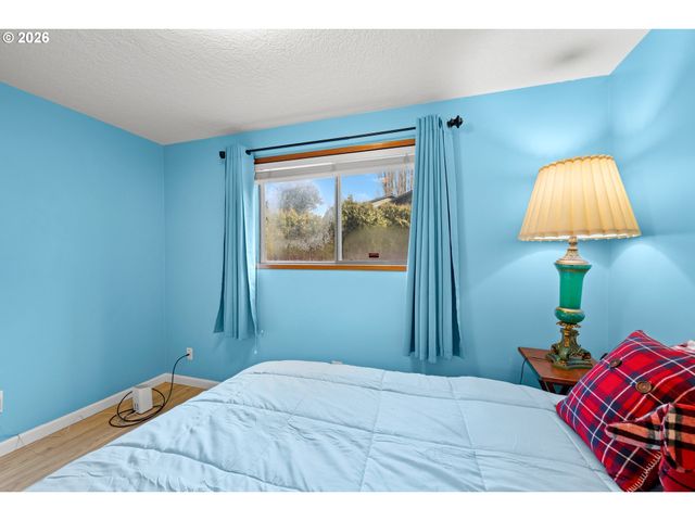 2267 OREGON Ct, Woodburn, OR 97071