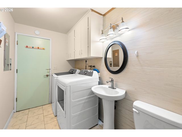 2267 OREGON Ct, Woodburn, OR 97071