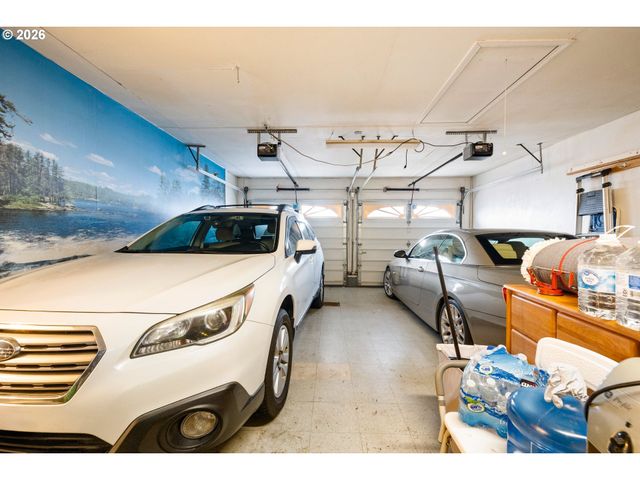 2267 OREGON Ct, Woodburn, OR 97071