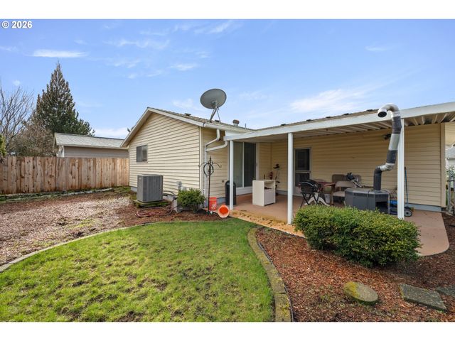 2267 OREGON Ct, Woodburn, OR 97071