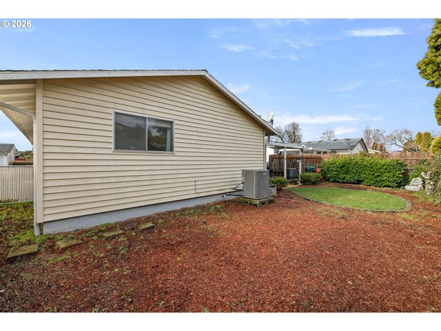 2267 OREGON Ct, Woodburn, OR 97071