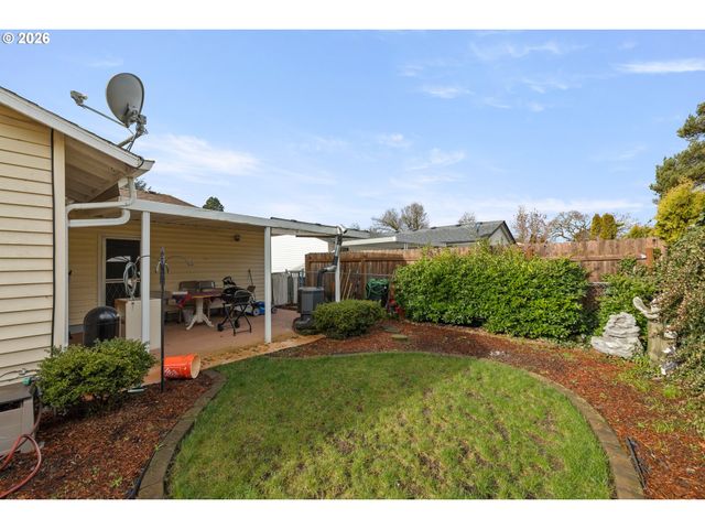 2267 OREGON Ct, Woodburn, OR 97071