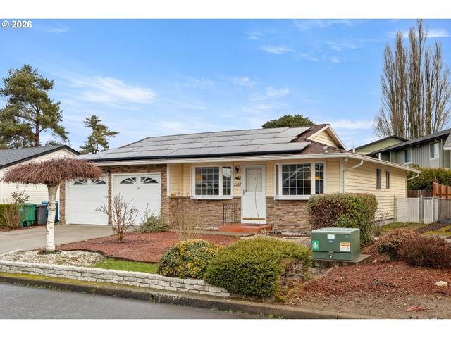 2267 OREGON Ct, Woodburn, OR 97071