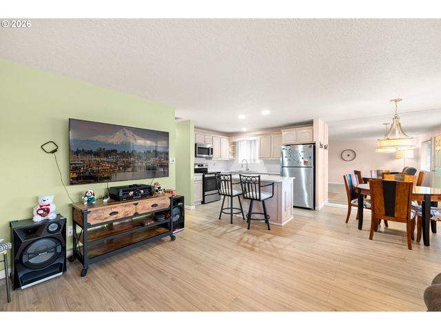 2267 OREGON Ct, Woodburn, OR 97071