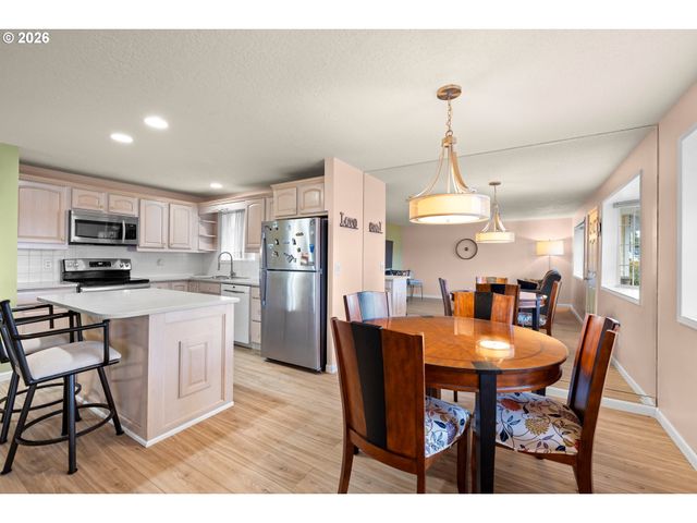 2267 OREGON Ct, Woodburn, OR 97071