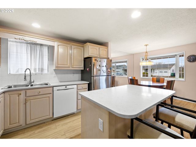 2267 OREGON Ct, Woodburn, OR 97071