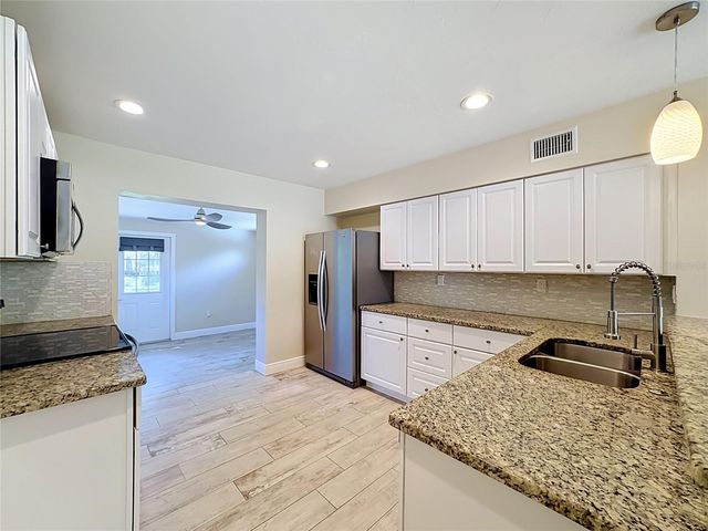 2212 VINSON AVENUE, Sarasota, FL 34232