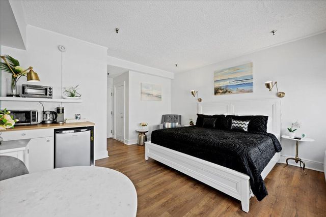 235 Sunrise Avenue 3008, Palm Beach, FL 33480