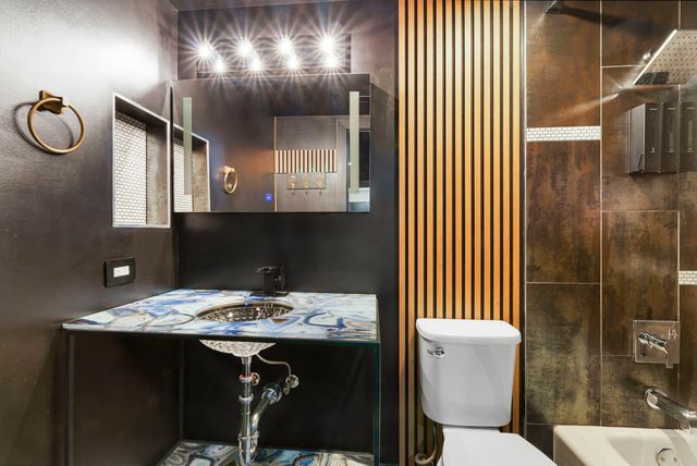 6337 Roosevelt Road 107, Berwyn, IL 60402