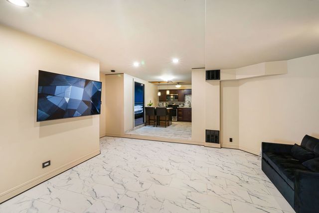 6337 Roosevelt Road 107, Berwyn, IL 60402