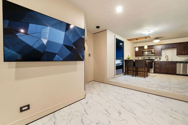 6337 Roosevelt Road 107, Berwyn, IL 60402