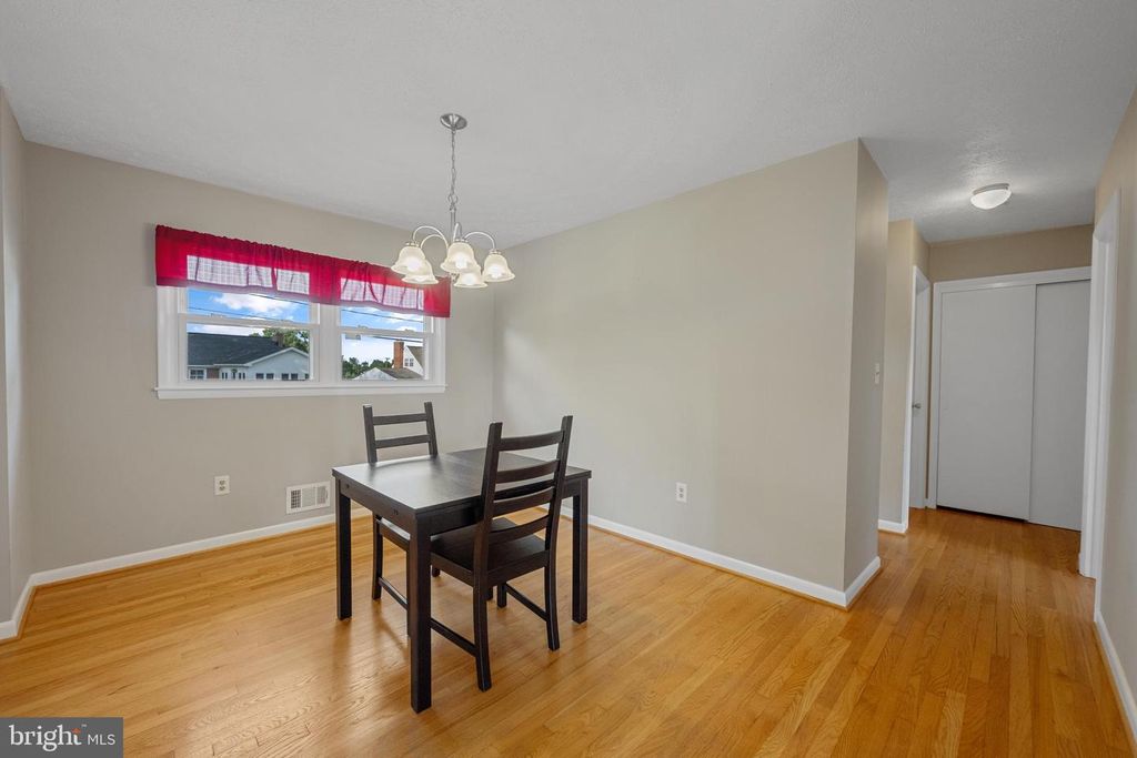 Image 9 of property listing at 702 FLINTLOCK DR, Bel Air, MD 21015
