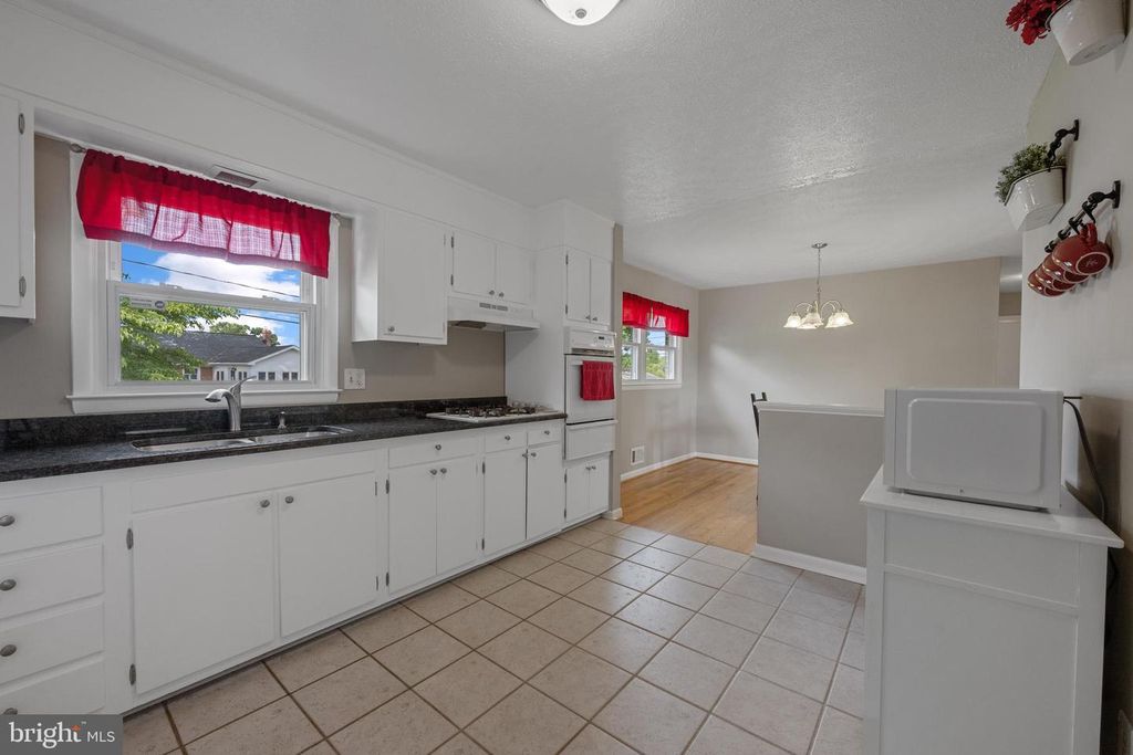 Image 13 of property listing at 702 FLINTLOCK DR, Bel Air, MD 21015