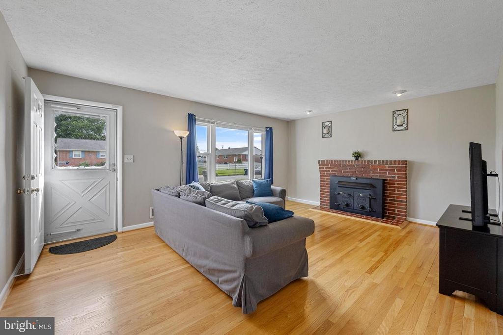 Image 5 of property listing at 702 FLINTLOCK DR, Bel Air, MD 21015