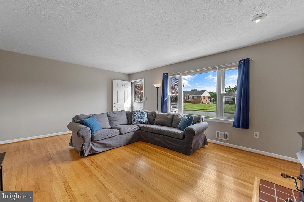 Image 7 of property listing at 702 FLINTLOCK DR, Bel Air, MD 21015