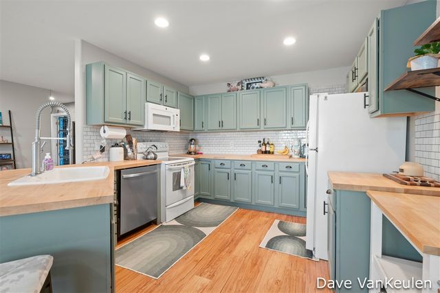 879 Flat River Court, Lowell, MI 49331